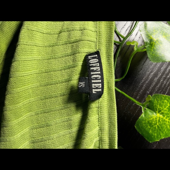 Top - Picture 2 of 3